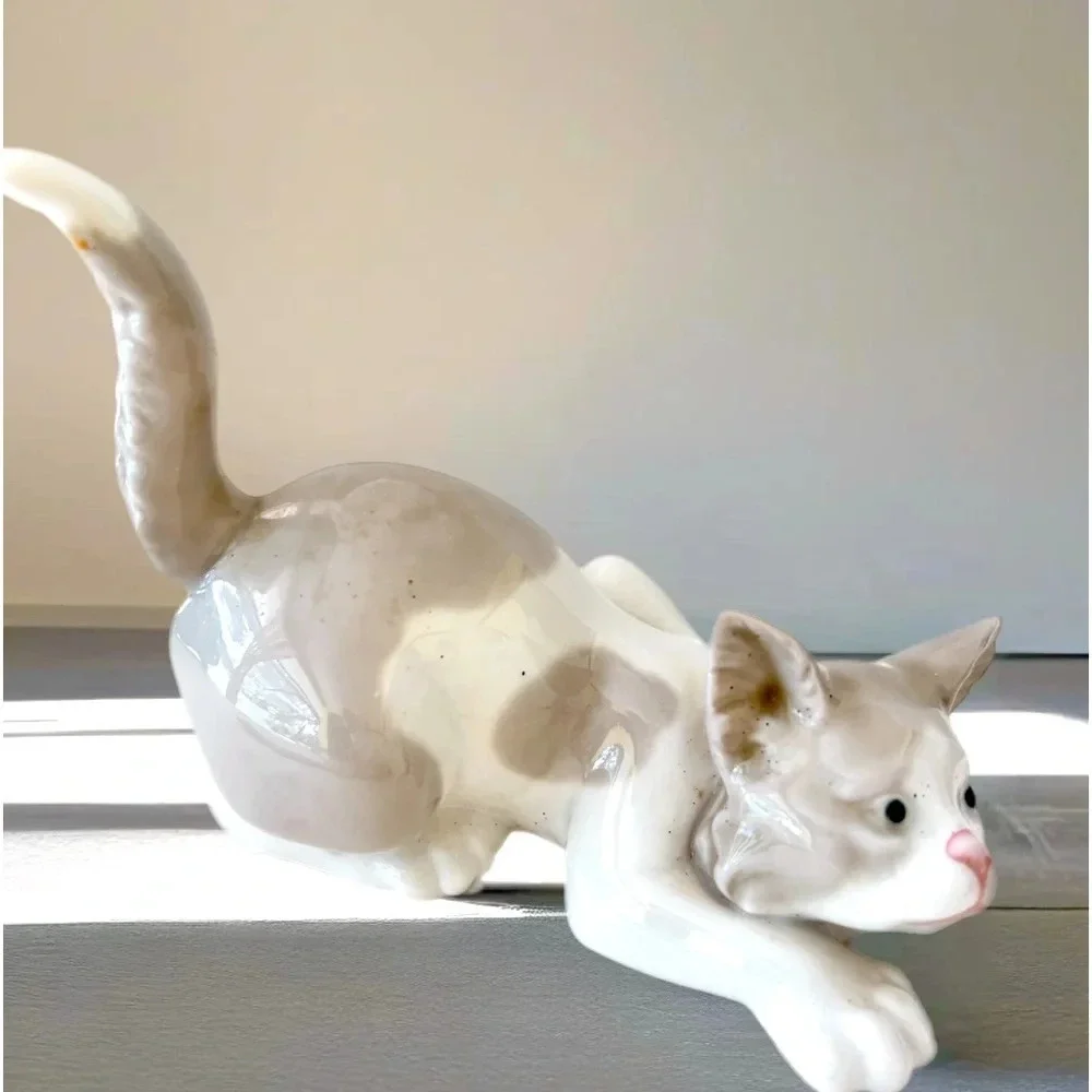 Llardo Attentive Cat Animals Domestic by LLADRO.